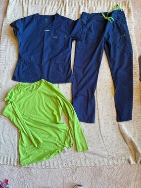 IguanaMed Scrub Set(3 pieces);Navy with Apple Green Accents